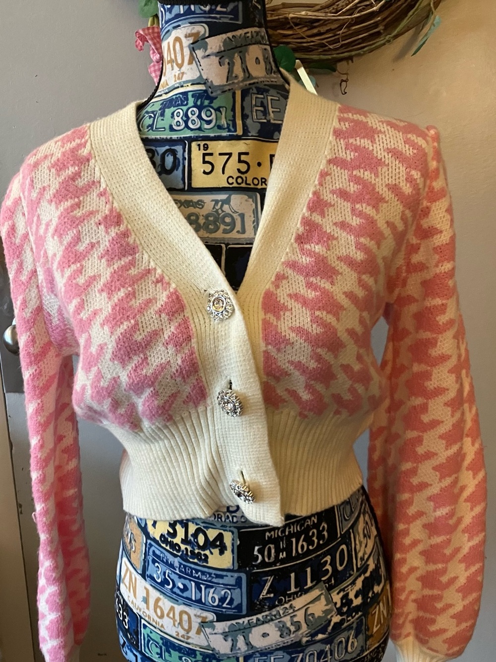SHEIN Pink & Cream Houndstooth Cropped V-Neck Cardigan